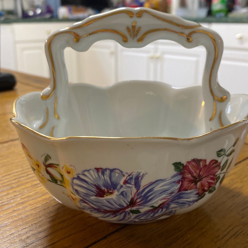 Royal Gallery Floral Basket